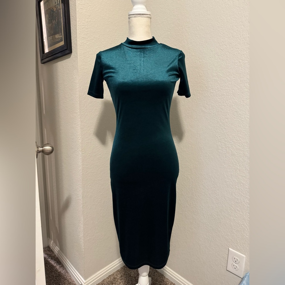 ZARA GREEN VELVET DRESS Size Small